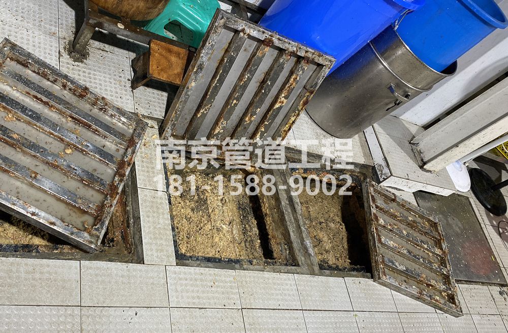 278金牛湖城管中队食堂隔油池清理